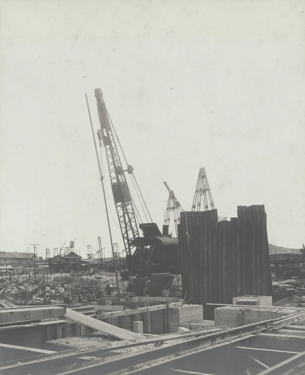 Balboa Terminals. Dry Dock #1. Unloader Wharf. Pulling sheet piling and placing reinforcing steel for Apron Wall by Unidentified Photographer, photograph, 1916