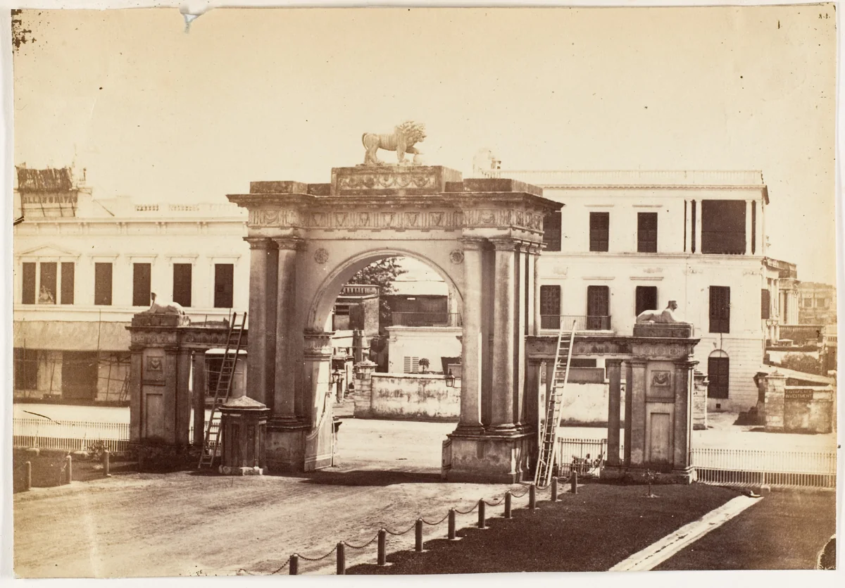 [N.E. Gate of Government House, Calcutta] by John Constantine Stanley, photograph, 1858-1861