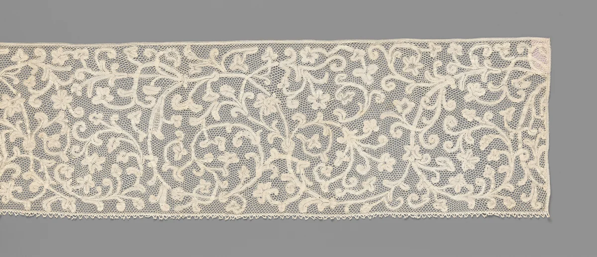 Strook kloskant met omkrullende ranken gemaakt met linten by anonymous, other, 1675-1699
