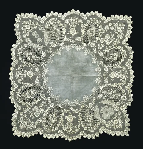 Zakdoek van kantborduurwerk op batist met het alliantiewapen Nederland-Wurtemberg en de gekroonde S by anonymous, textile, 1840