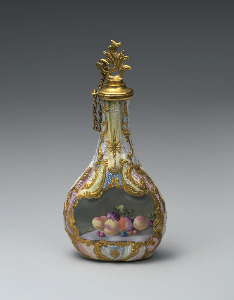 Scent bottle with still life of fruit by Robert Hancock, other, 1760-1775