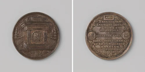 Oprichting van een monument in Den Hout bij Haarlem door burgemeesters en raad, ter ere van het vierde eeuwfeest van de uitvinding van de boekdrukkunst by Vries & Zoon, De, metalwork, 1823