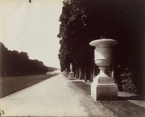 Versailles, parc by Eugène Atget, photograph, 1902