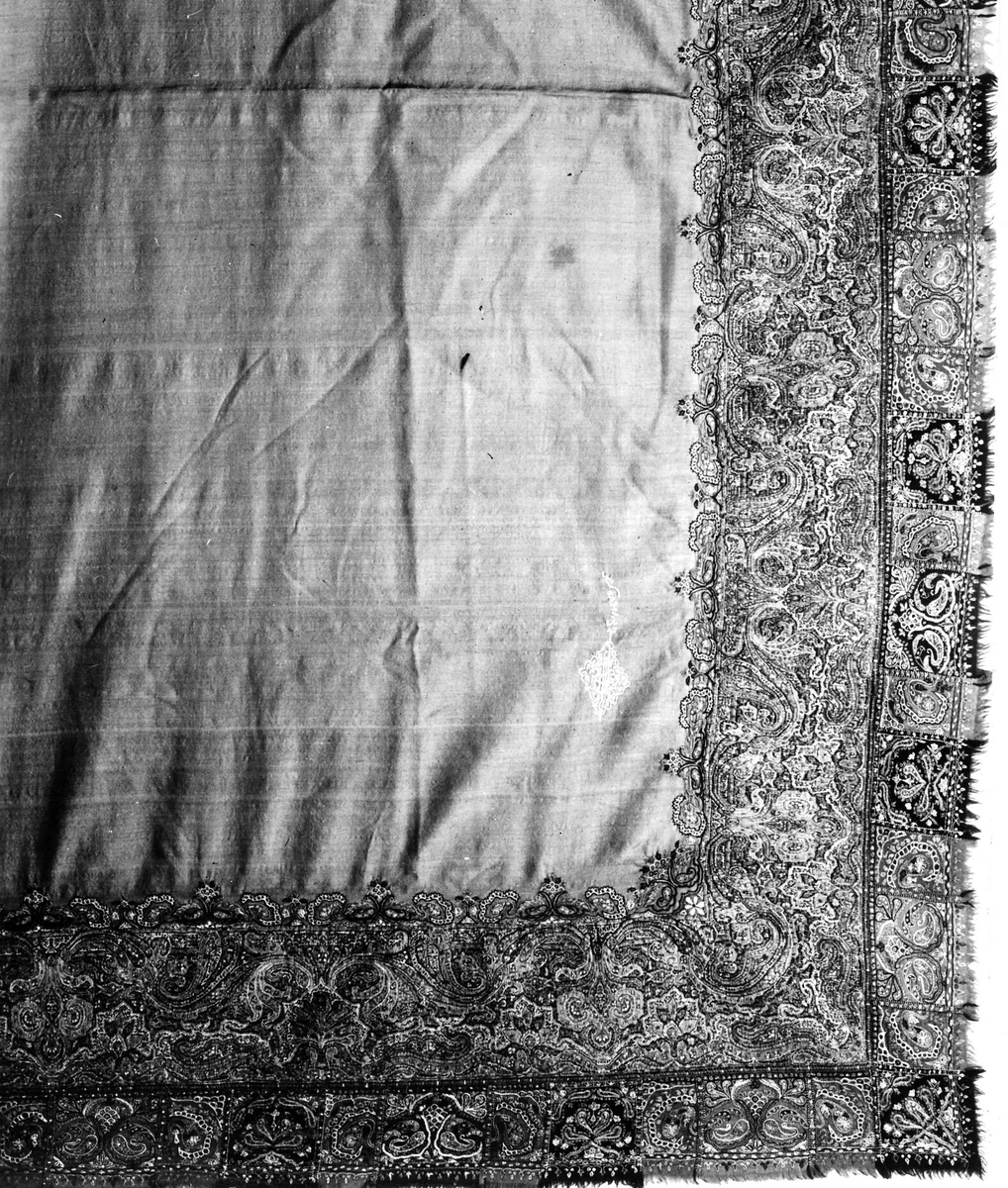 Shawl by India, textile, 1850-1860