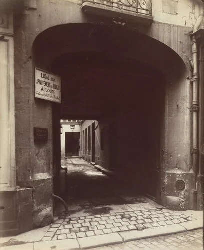 Hôtel de la Salamandre, 20 rue de l'Hirondelle by Eugène Atget, photograph, 1900