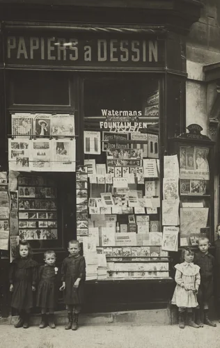 Papiers à dessin, Bethmont Photo, Paris by Unidentified Photographer, photograph, 1905