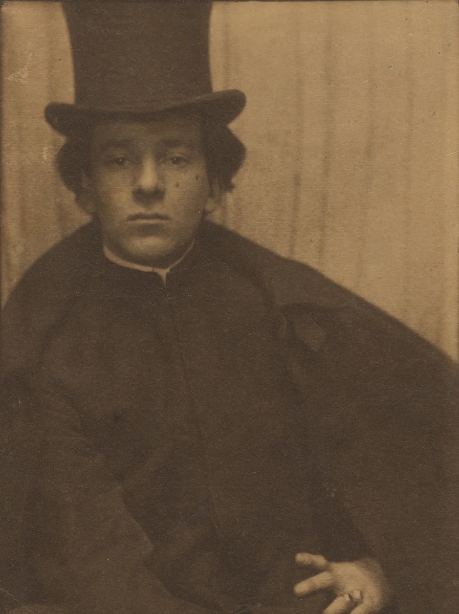 Portrait of Alvin Langdon Coburn by Gertrude Käsebier, photograph, 1902