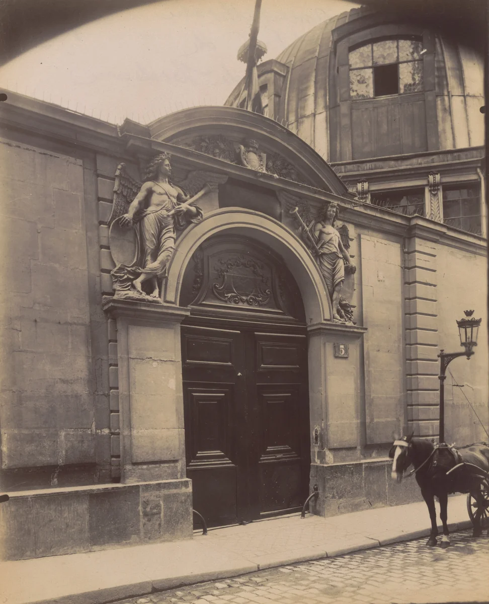 Ancien Amphitheatre Saint-Côme rue de l'Ecole de Médecine by Eugène Atget, photograph, 1898