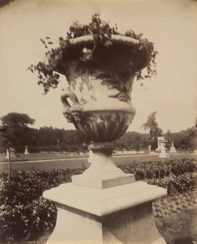 Tuileries - Vase by Eugène Atget, photograph, 1911