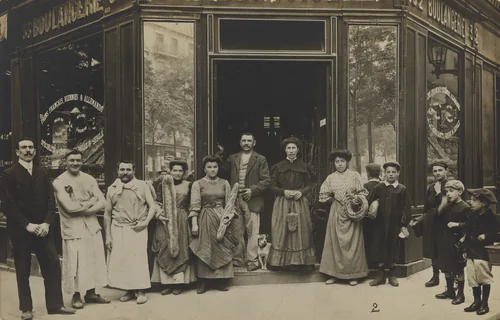 Boulangerie, 32, avenue Félix Faure, angle rue Oscar Roty, Photographe Mercier, Paris by Unidentified Photographer, photograph, 1903