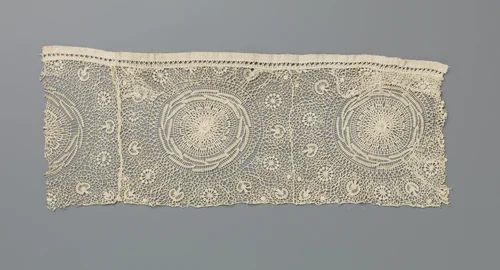 Strook naaldkant met zonnen en korenschoven by anonymous, other, 1700-1799