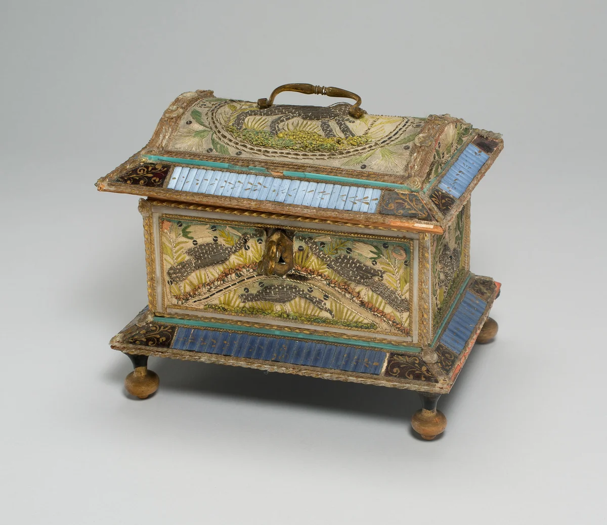 Casket by Nevers, textile, 1675-1699