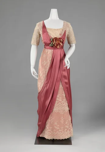Dress with Hobble Skirt by Antoinetta Francisca Helena Mulder, textile, 1911-1912