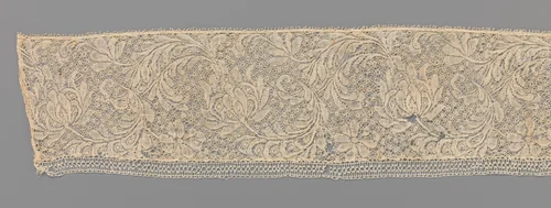 Strook kloskant met pluimvormige bloem aan c-vormig blad by anonymous, other, 1740-1760