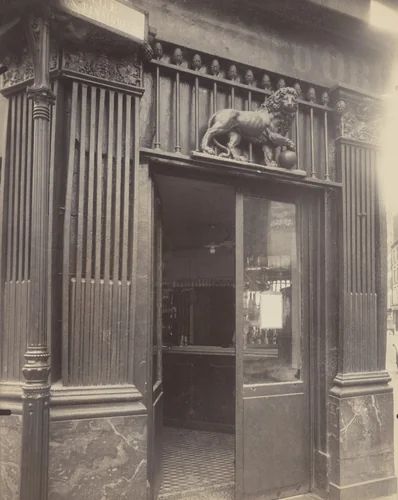 Rue des Vinaigriers by Eugène Atget, photograph, 1924