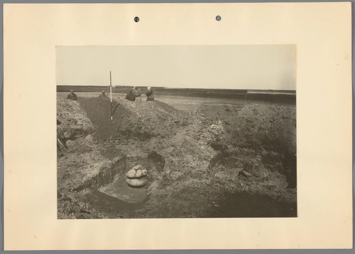 Archeologische opgravingen in Hongarije by Albert Egges van Giffen, photograph, 1928