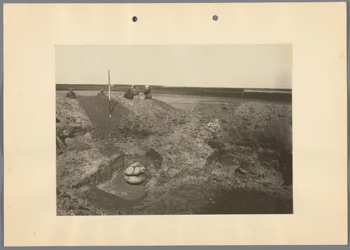 Archeologische opgravingen in Hongarije by Albert Egges van Giffen, photograph, 1928
