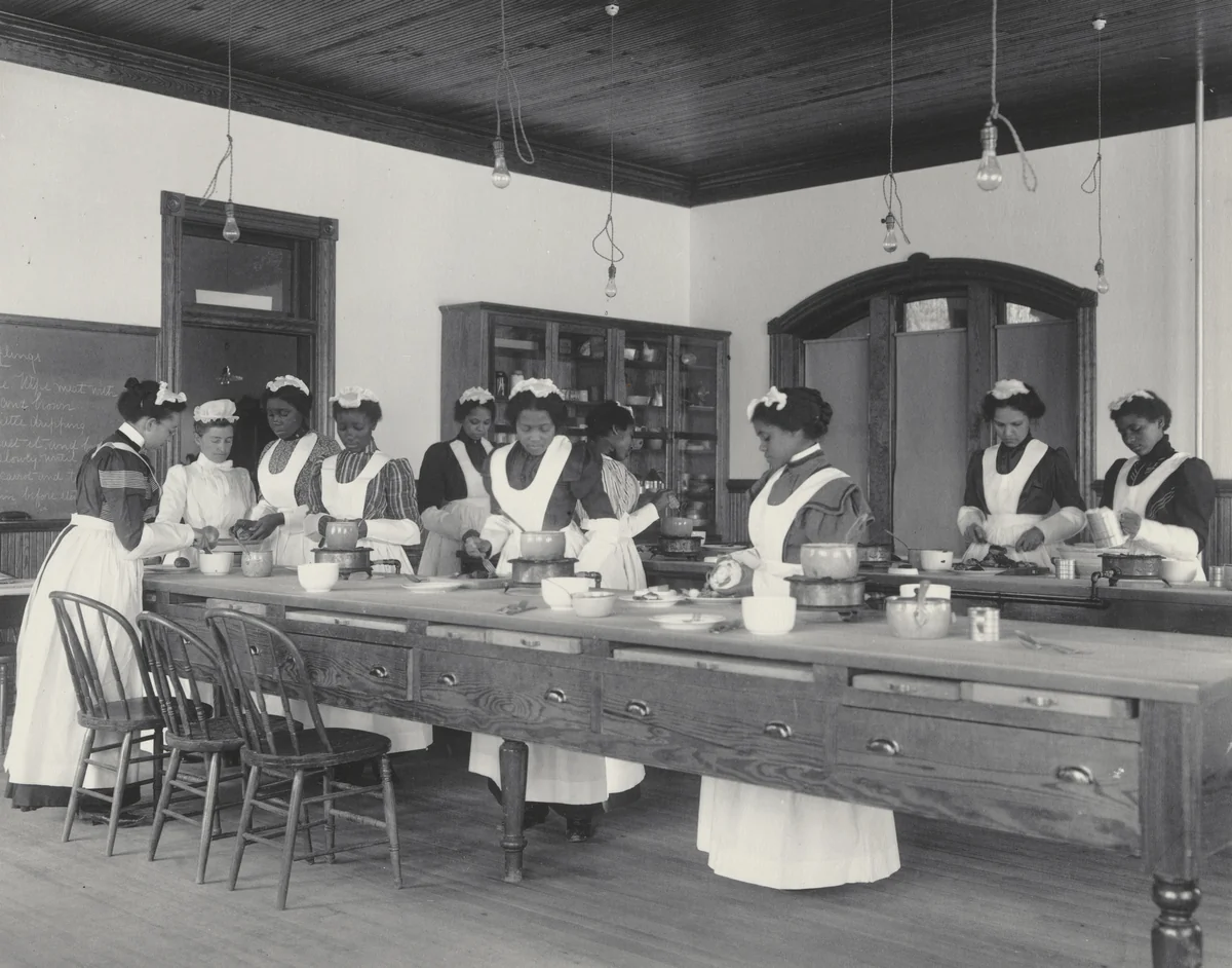 A cooking lesson by Frances Benjamin Johnston, photograph, 1899