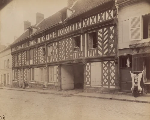 Houdan. Maison 39 rue de Paris by Eugène Atget, photograph, 1907