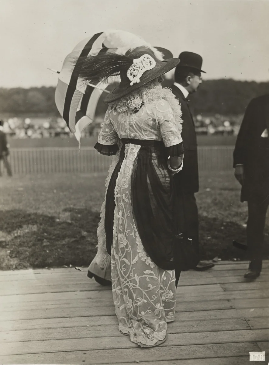 Auteuil, Day of the Races by Louis Séeberger, Henri Séeberger, Jules Séeberger, photograph, 1913