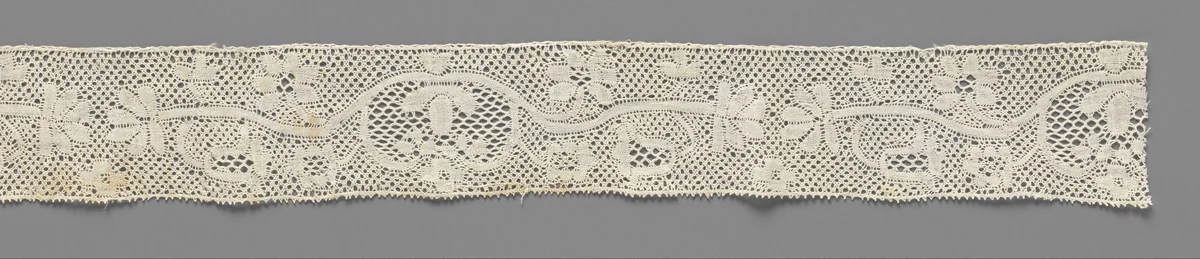 Strook kloskant met bloempot in niervormig medaillon by anonymous, other, 1740-1760