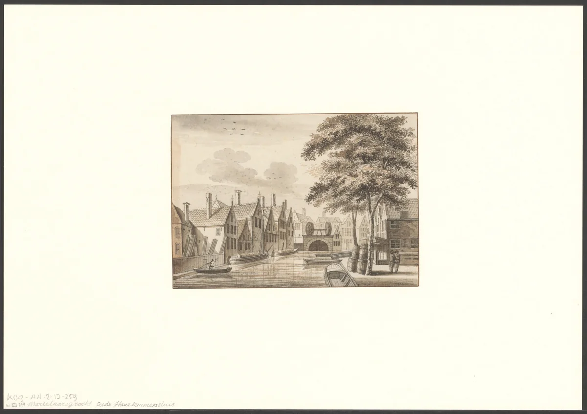 Gezicht op de Martelaarsgracht en de Oude Haarlemmersluis by anonymous, drawing, 1700-1799