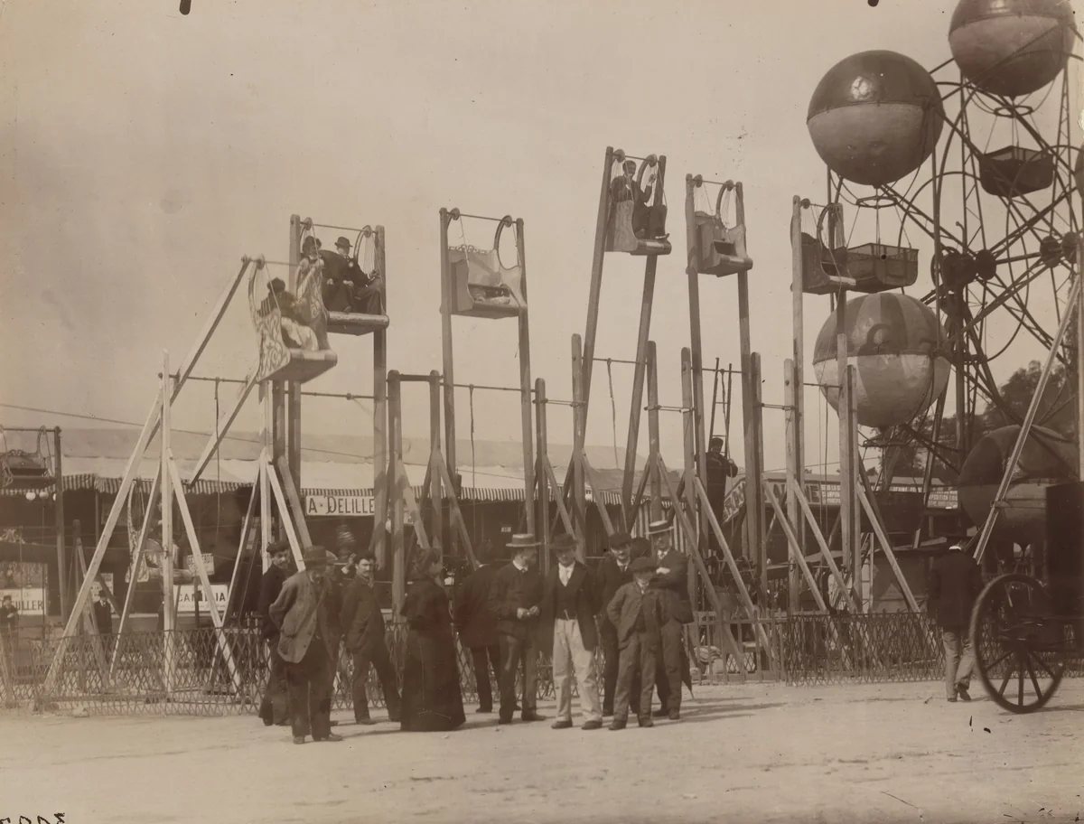 Fête des Invalides by Eugène Atget, photograph, 1898