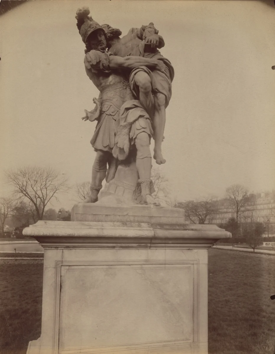 Tuileries - groupe by Eugène Atget, photograph, 1911
