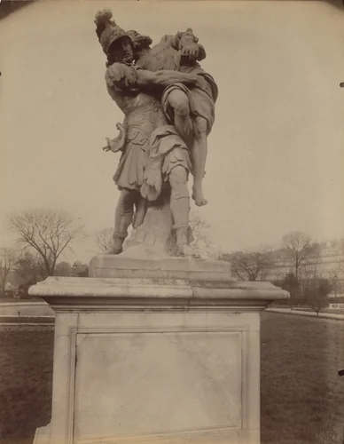 Tuileries - groupe by Eugène Atget, photograph, 1911