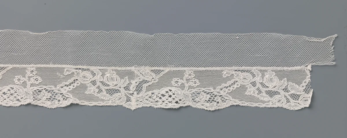 Strook kloskant met reserves en papaverbollen en bloemen by anonymous, other, 1750-1770