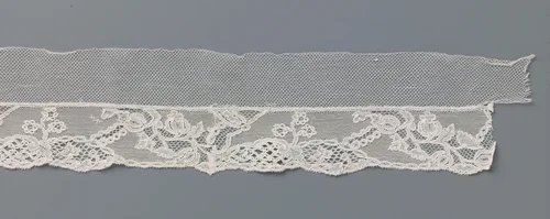 Strook kloskant met reserves en papaverbollen en bloemen by anonymous, other, 1750-1770