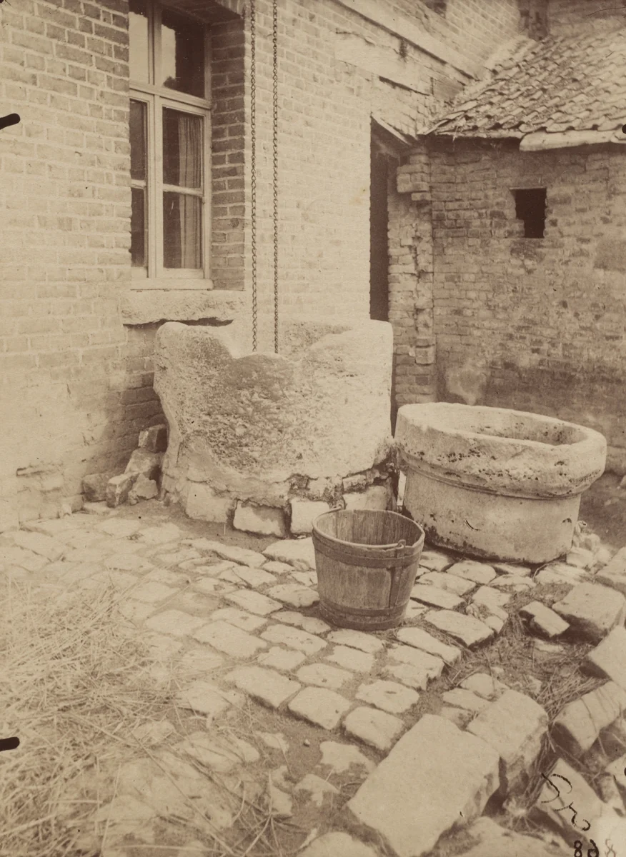 Puits (Amiens) by Eugène Atget, photograph, 1900