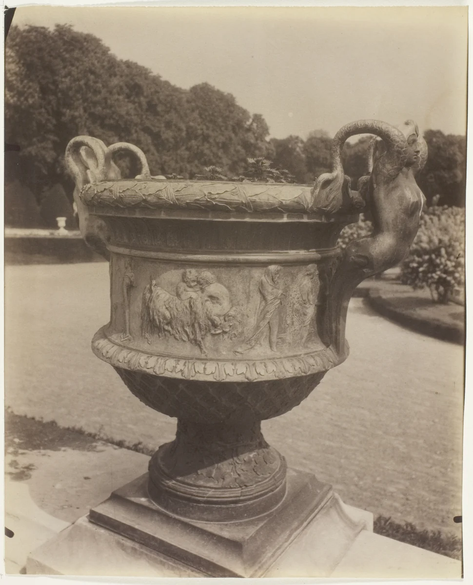 Versailles, Vase par Ballin by Jean-Eugène-Auguste Atget, photograph, 1905