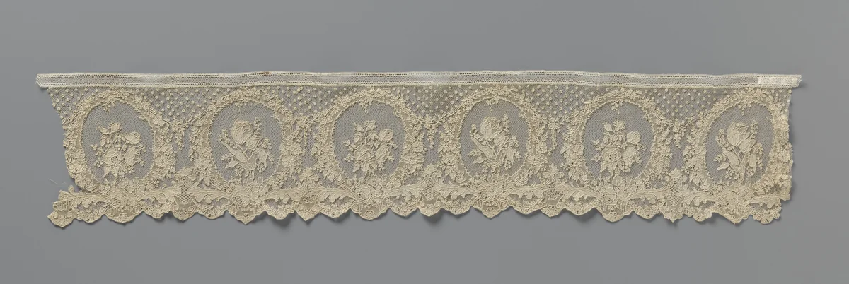 Strook naaldkant met tulp en rozentak in medaillons by anonymous, other, 1850-1860