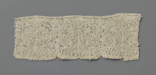 Strook kloskant met een symmetrisch patroon met drie gestileerde tulpen by anonymous, other, 1650