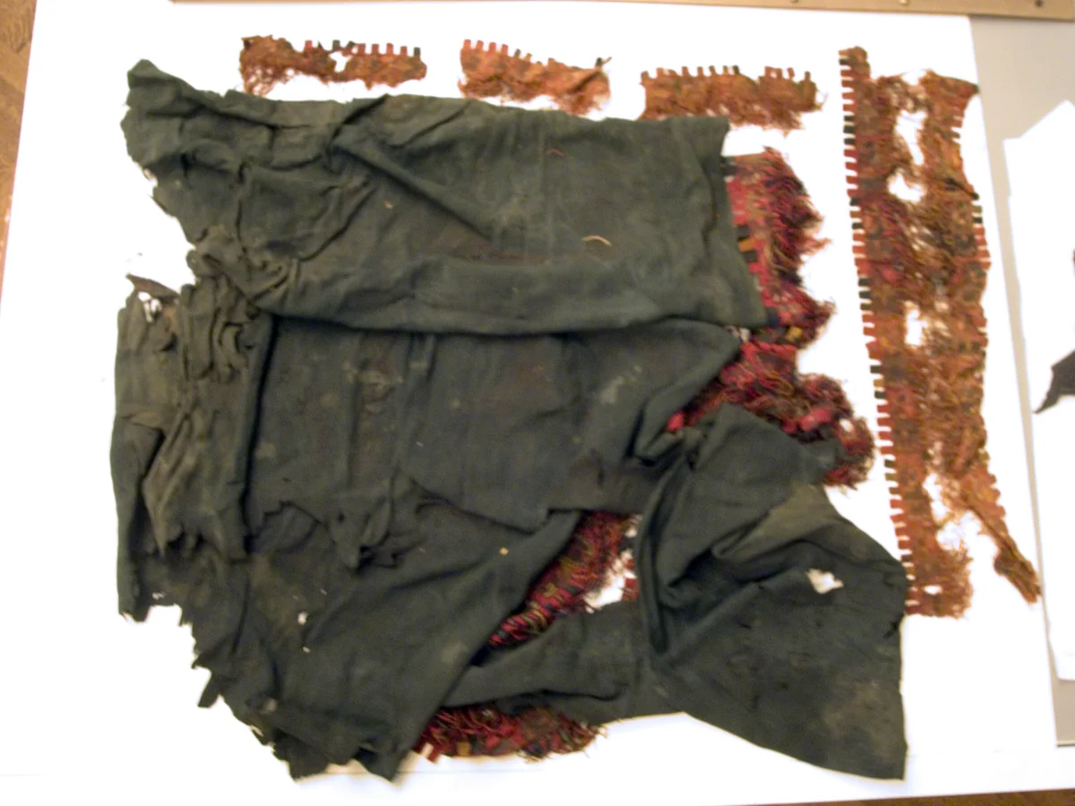 Mantle by Nazca Peru, textile, -100-200