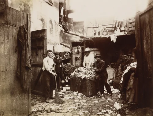 Cité Valmy. Porte d'Asnières by Eugène Atget, photograph, 1913