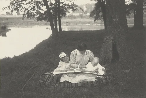 Mrs. Frances Breed with her two children, Anne and Henry by Charles H. Breed, photograph, 1911