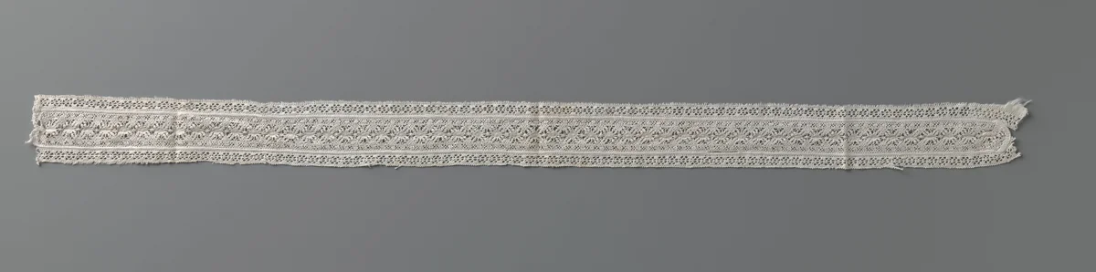 Tussenzetsel van kloskant met geometrisch patroon van dubbele kruizen en ruiten by anonymous, book, 1590-1624