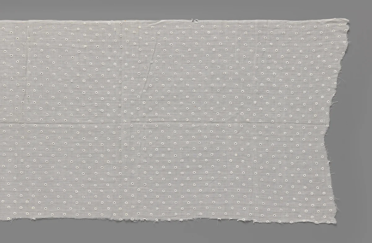 Strook of metrage van linnen of katoen met opengewerkte cirkeltjes van kantborduurwerk by anonymous, other, 1825-1835