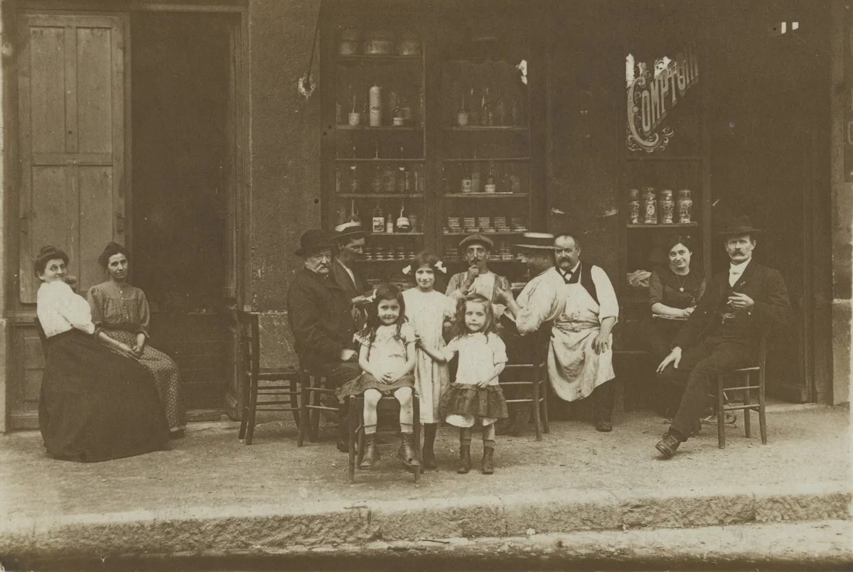 Café - épicerie, Lyon by Unidentified Photographer, photograph, 1910
