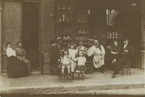 Café - épicerie, Lyon by Unidentified Photographer, photograph, 1910
