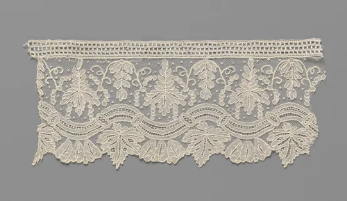 Strook naaldkant met golvende sierlijst en wijnbladeren by anonymous, other, 1870-1880