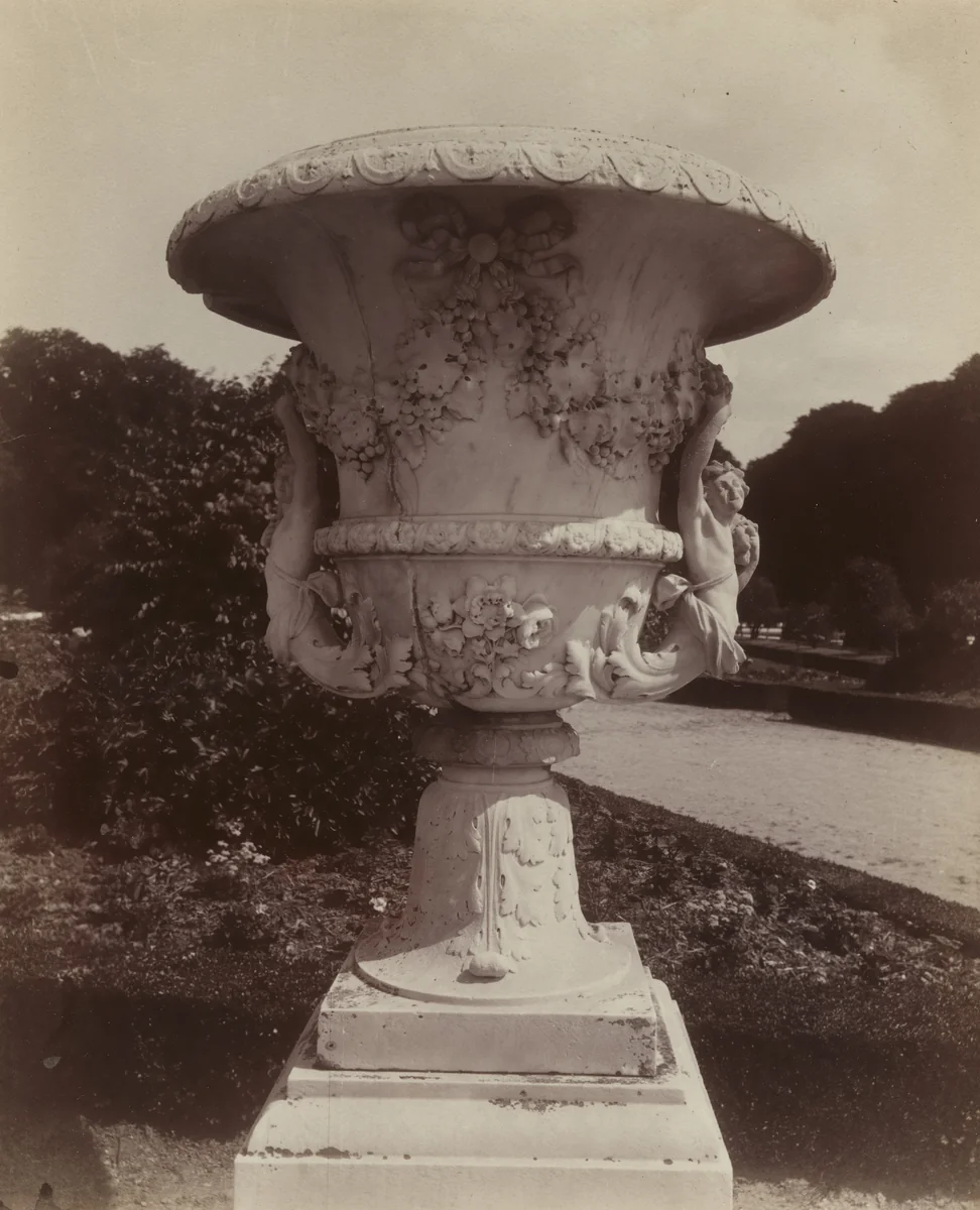 Versailles, vase by Eugène Atget, photograph, 1905