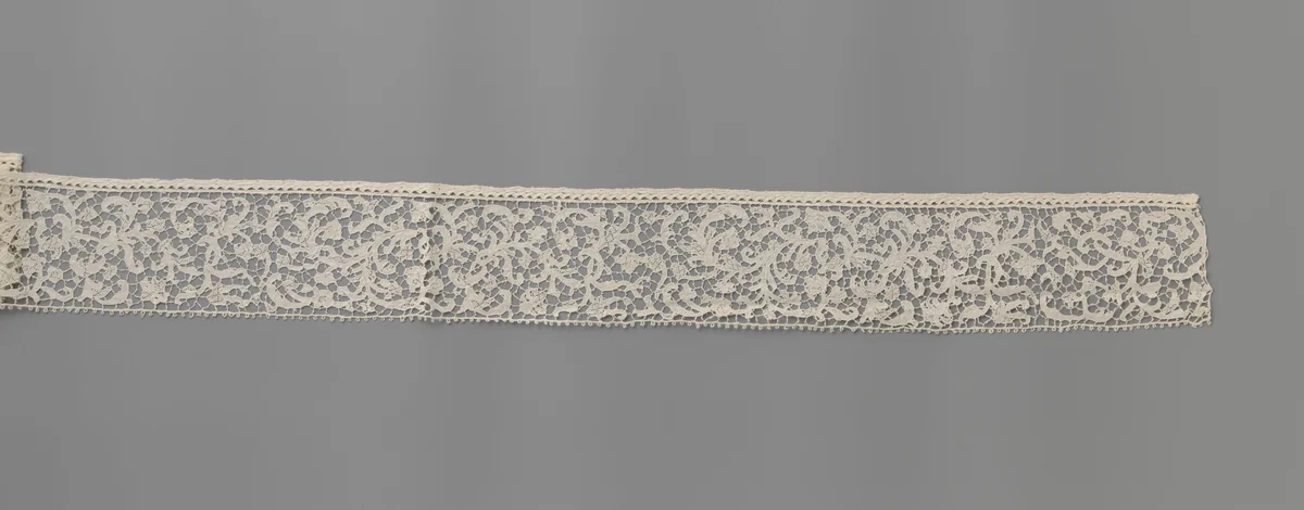 Strook naaldkant met gevederde ranken by anonymous, other, 1675-1699