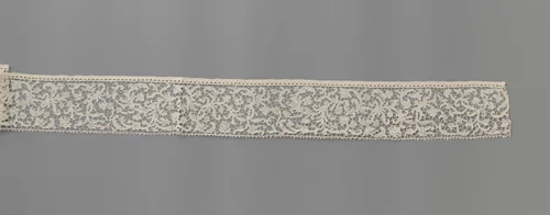 Strook naaldkant met gevederde ranken by anonymous, other, 1675-1699