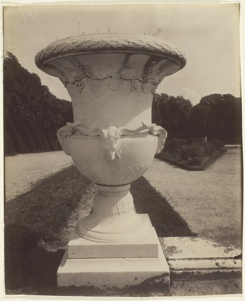 Versailles, Vase by Jean-Eugène-Auguste Atget, photograph, 1905