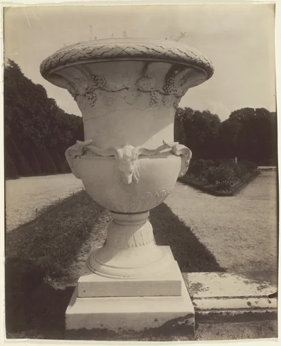 Versailles, Vase by Jean-Eugène-Auguste Atget, photograph, 1905
