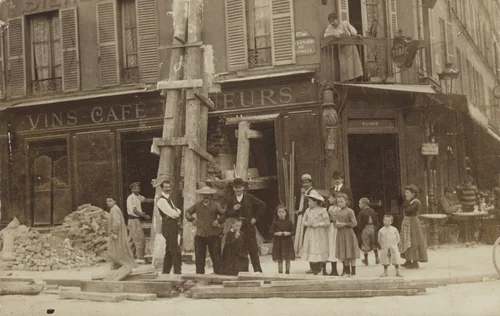 Vins - café – liqueurs, En travaux, Boulevard de Grenelle, Paris by Unidentified Photographer, photograph, 1905