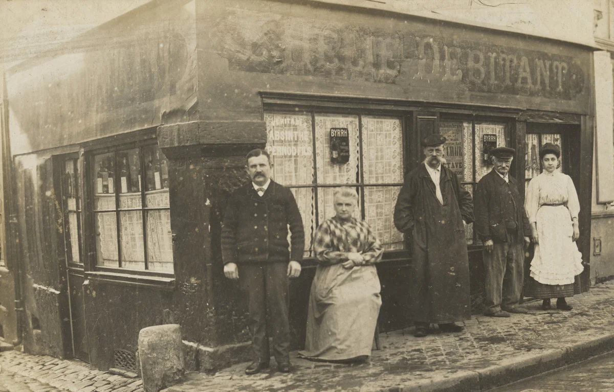 L. Helie débitant, Rouen by Unidentified Photographer, photograph, 1908